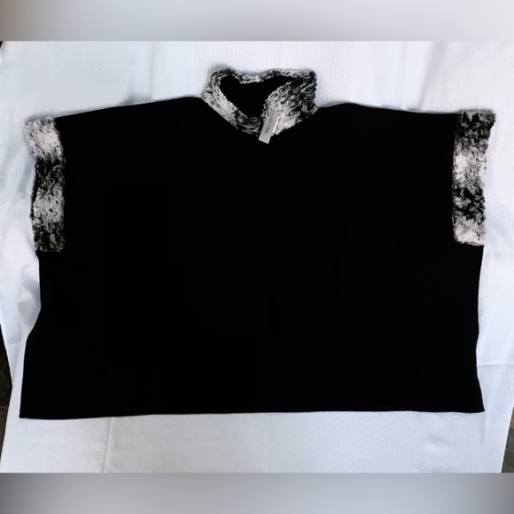 Le Moda Liza Cozy Coat Fleece Poncho with Faux Fur Trim - One Size Fits All - Picture 2 of 2